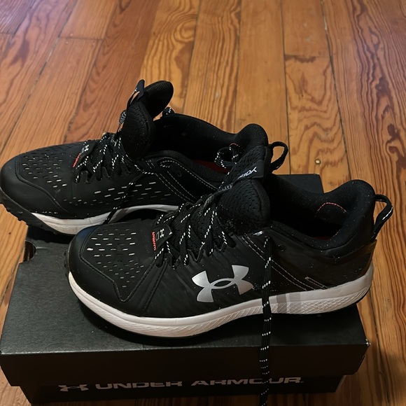 Under Armour Youth Cleats Baseball soccer - Picture 3 of 5